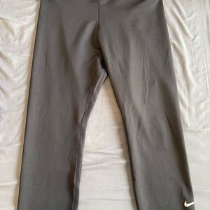 Women’s Nike Dri-fit 7/8 leggings